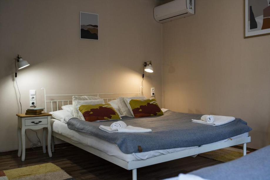 Vagi Apartment Sarvar Exterior photo