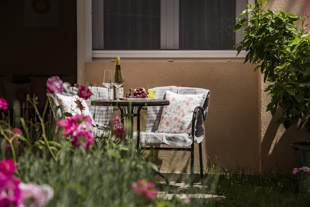 Vagi Apartment Sarvar Exterior photo