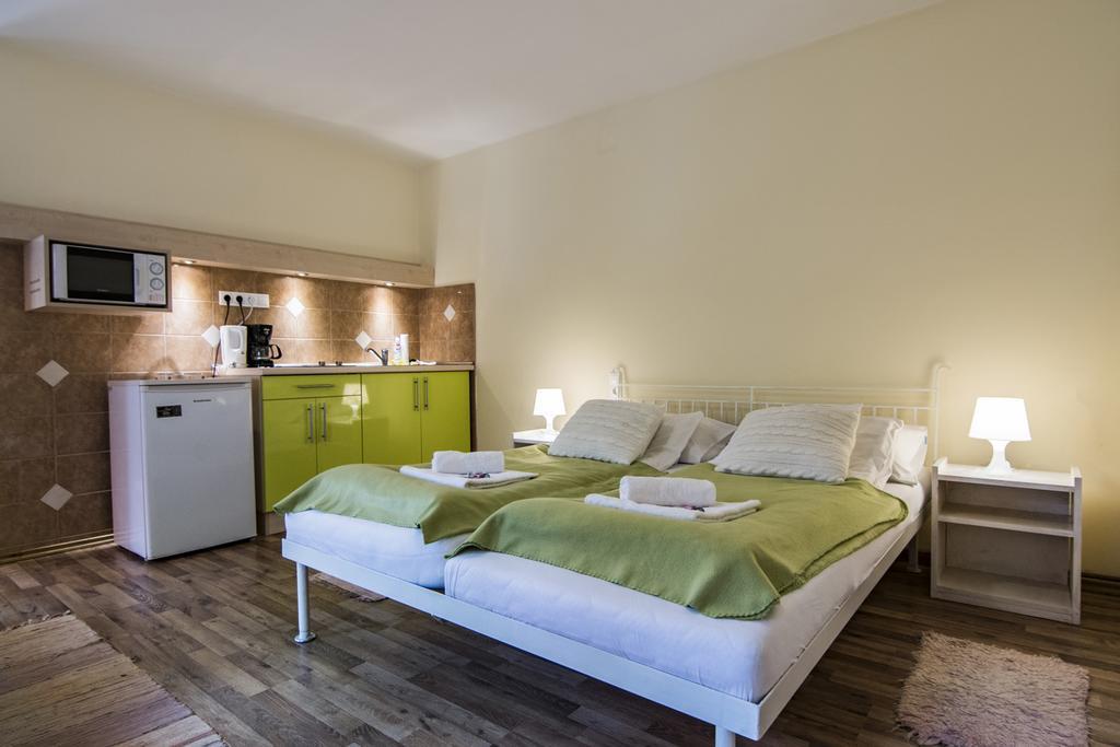 Vagi Apartment Sarvar Exterior photo